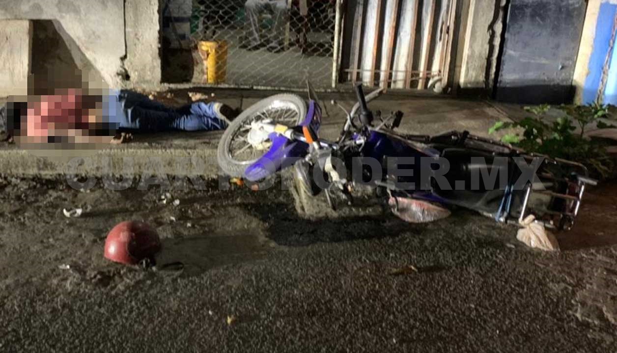 Muere Motociclista Al Impactarse Contra Una Banqueta