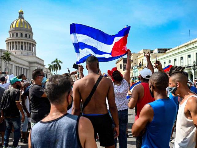 Estallan en Cuba contra el gobierno y exigen libertad