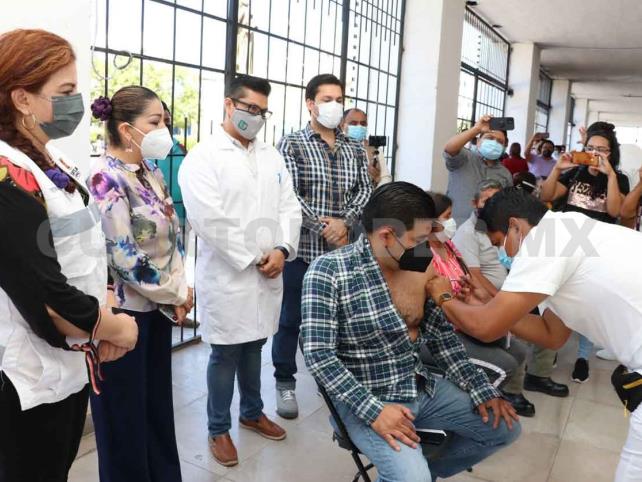 Inicia inmunización del plan itinerante anticovid en Tuxtla
