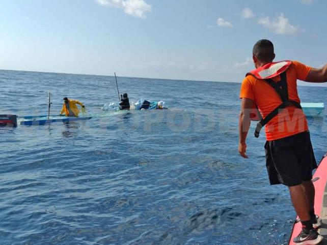 Dos pescadores son rescatados por la Semar