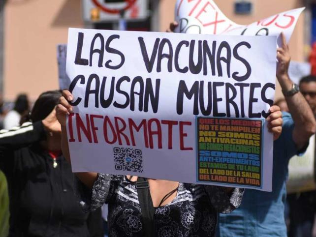 Personas antivacunas protestan en Tlaxcala