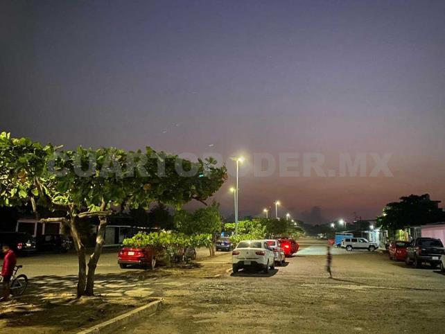 Dona Acnur luminarias solares a Tapachula