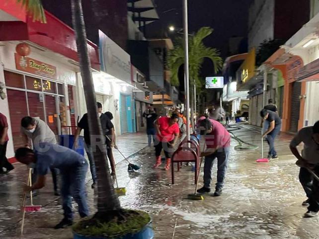 Realizan saneamiento en el centro de Tapachula