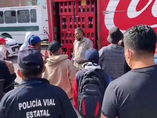 Normalistas agreden a reportero en Oaxaca