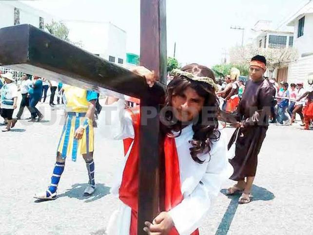 En Arriaga crucifican a Jesús