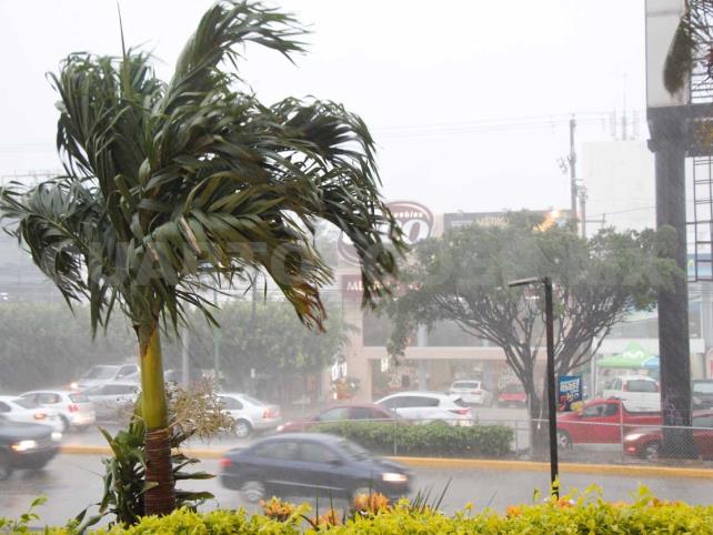 Ligera lluvia sorprende en la capital de Chiapas