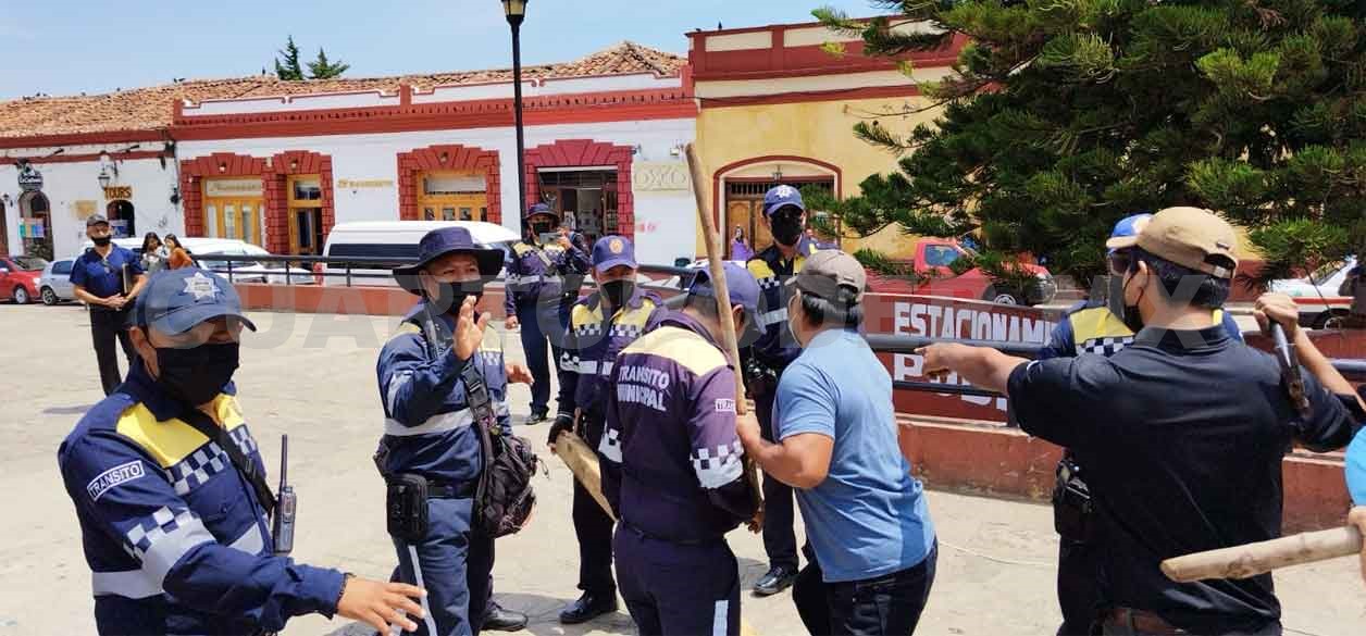 Miembros del FNLS se enfrentan con policías por una carpa