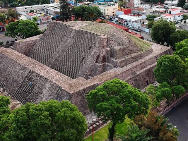 Entre industrias, emerge la Pirámide de Tenayuca