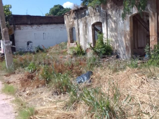 Se despedazan viviendas antiguas en Arriaga