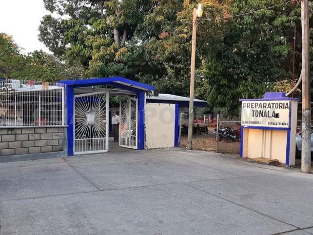 Estudiantes denuncian techos rotos en Tonalá