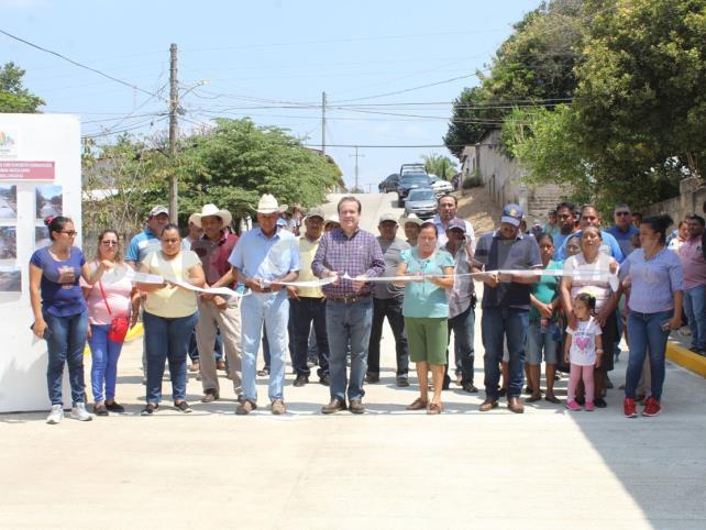 Entregan calle pavimentada en Agrónomos Mexicanos