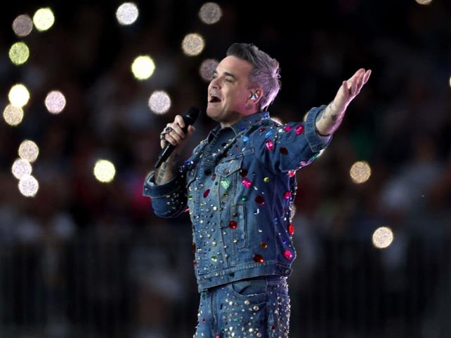 Robbie Williams, “celestial” e irreverente